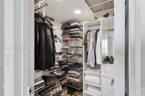Condo in Miami Beach, Florida, 1 bedroom № 2065737 - photo 17