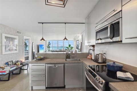 Condo in Miami Beach, Florida, 1 bedroom № 2065737 - photo 3