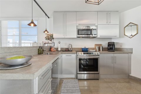 Condo in Miami Beach, Florida, 1 bedroom № 2065737 - photo 9