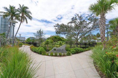 Condo in Miami Beach, Florida, 1 bedroom № 2065737 - photo 24