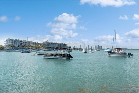 Condo in Miami Beach, Florida, 1 bedroom № 2065737 - photo 11