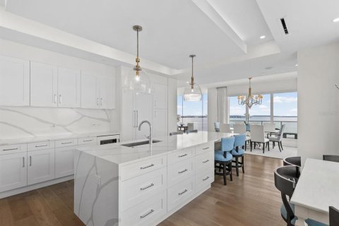 Condominio en venta en Tampa, Florida, 3 dormitorios, 361.02 m2 № 2310334 - foto 9