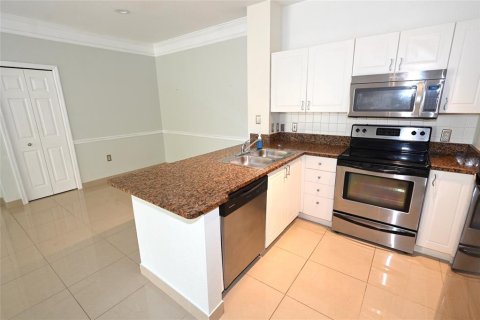 Condo in Sarasota, Florida, 2 bedrooms  № 1618300 - photo 5