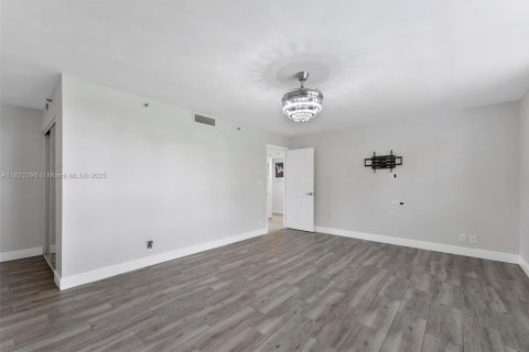 Condo in Boca Raton, Florida, 3 bedrooms  № 1787284 - photo 10