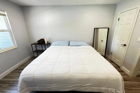 Immobilier commercial à vendre à Saint Petersburg, Floride: 5 chambres, 257.15 m2 № 2436728 - photo 7