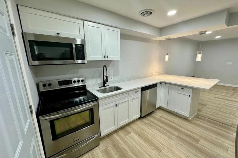 Immobilier commercial à vendre à Saint Petersburg, Floride: 5 chambres, 257.15 m2 № 2436728 - photo 17