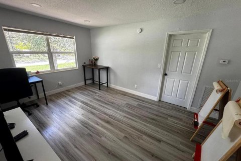 Immobilier commercial à vendre à Saint Petersburg, Floride: 5 chambres, 257.15 m2 № 2436728 - photo 9