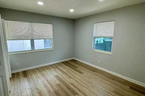 Immobilier commercial à vendre à Saint Petersburg, Floride: 5 chambres, 257.15 m2 № 2436728 - photo 21