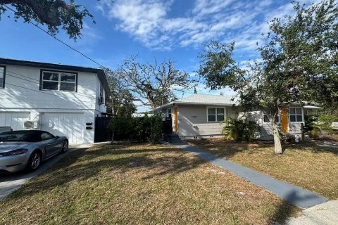Immobilier commercial à vendre à Saint Petersburg, Floride: 5 chambres, 257.15 m2 № 2436728 - photo 15