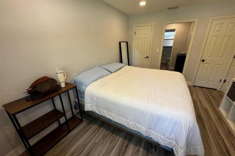 Immobilier commercial à vendre à Saint Petersburg, Floride: 5 chambres, 257.15 m2 № 2436728 - photo 6