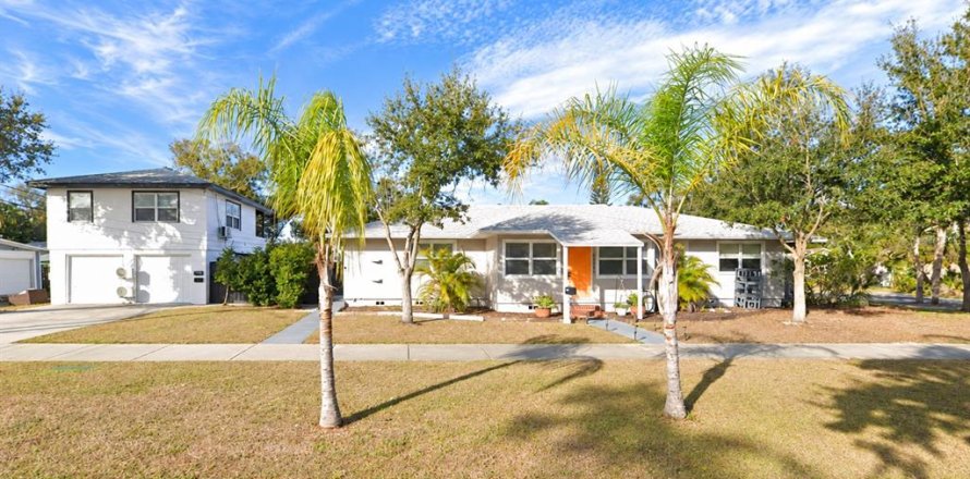 Immobilier commercial à Saint Petersburg, Floride 5 chambres, 257.15 m2 № 2436728