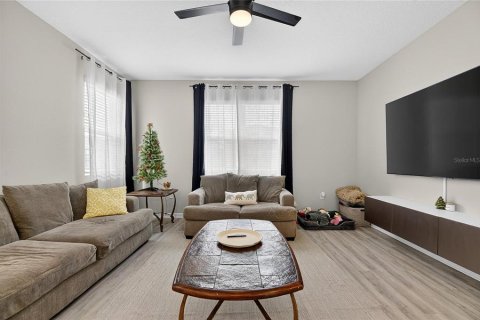 Купить виллу или дом в Аполло-Бич, Флорида 13 комнат, 209.03м2, № 2339137 - фото 27