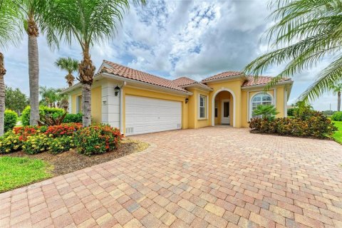 House in Sarasota, Florida 3 bedrooms, 186.55 sq.m. № 1827657 - photo 3