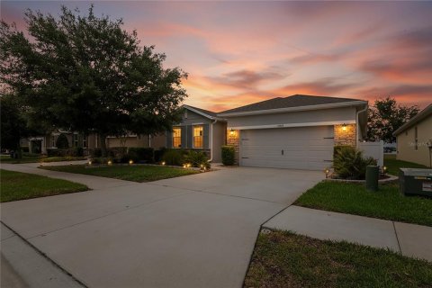 Casa en Spring Hill, Florida 4 dormitorios, 193.05 m2 № 2360552