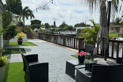 Villa ou maison à louer à Dania Beach, Floride: 4 chambres, 159.61 m2 № 1953116 - photo 25
