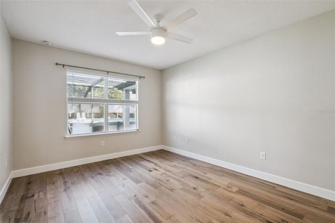 House in Sorrento, Florida 3 bedrooms, 186.18 sq.m. № 2425307 - photo 20