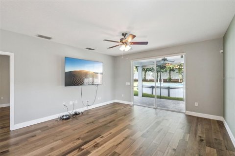 House in Sorrento, Florida 3 bedrooms, 186.18 sq.m. № 2425307 - photo 14