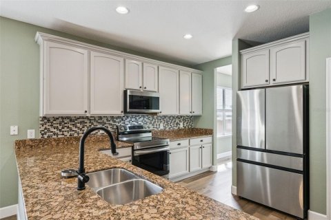 House in Sorrento, Florida 3 bedrooms, 186.18 sq.m. № 2425307 - photo 9