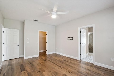House in Sorrento, Florida 3 bedrooms, 186.18 sq.m. № 2425307 - photo 22