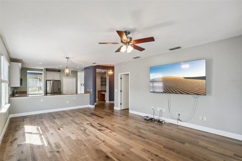 House in Sorrento, Florida 3 bedrooms, 186.18 sq.m. № 2425307 - photo 16