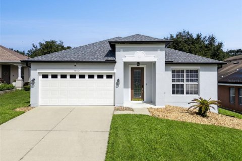 House in Sorrento, Florida 3 bedrooms, 186.18 sq.m. № 2425307 - photo 3