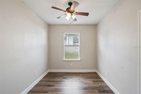 House in Sorrento, Florida 3 bedrooms, 186.18 sq.m. № 2425307 - photo 29