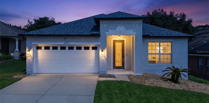 House in Sorrento, Florida 3 bedrooms, 186.18 sq.m. № 2425307