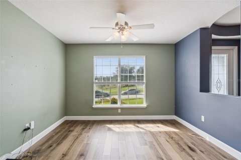 House in Sorrento, Florida 3 bedrooms, 186.18 sq.m. № 2425307 - photo 7