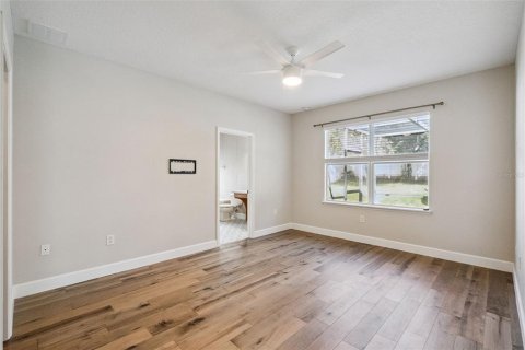 House in Sorrento, Florida 3 bedrooms, 186.18 sq.m. № 2425307 - photo 21