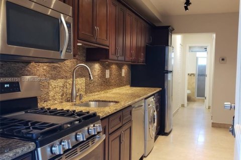 Copropriété à louer à Miami Beach, Floride: 1 chambre, 54.81 m2 № 2191269 - photo 9