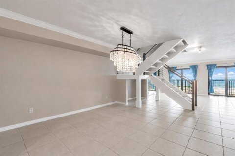 Condominio en venta en New Smyrna Beach, Florida, 4 dormitorios, 190.45 m2 № 2134221 - foto 9