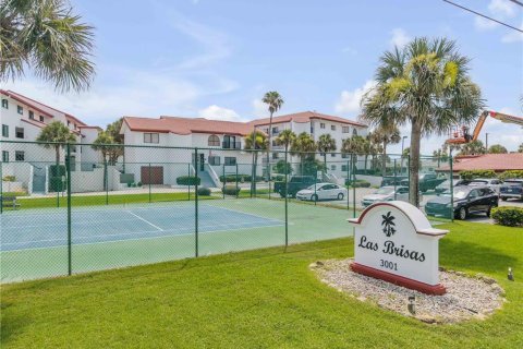 Condo in New Smyrna Beach, Florida, 4 bedrooms  № 2134221