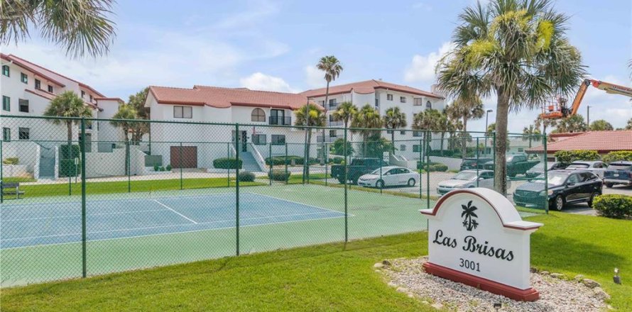 Condominio en New Smyrna Beach, Florida, 4 dormitorios  № 2134221