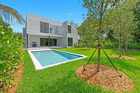 House in Miami, Florida 4 bedrooms, 327.76 sq.m. № 1766384 - photo 5