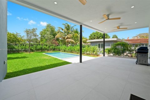 House in Miami, Florida 4 bedrooms, 327.76 sq.m. № 1766384 - photo 9