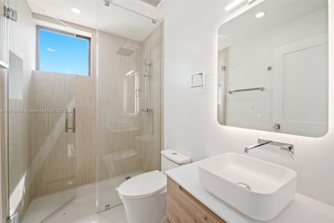 House in Miami, Florida 4 bedrooms, 327.76 sq.m. № 1766384 - photo 11