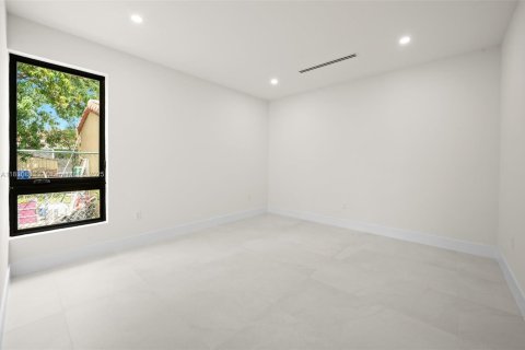 House in Miami, Florida 4 bedrooms, 327.76 sq.m. № 1766384 - photo 26