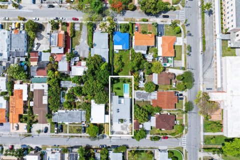 House in Miami, Florida 4 bedrooms, 327.76 sq.m. № 1766384 - photo 4
