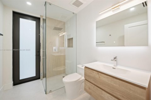 House in Miami, Florida 4 bedrooms, 327.76 sq.m. № 1766384 - photo 27