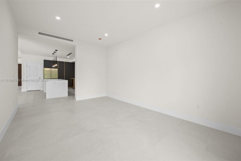 House in Miami, Florida 4 bedrooms, 327.76 sq.m. № 1766384 - photo 28