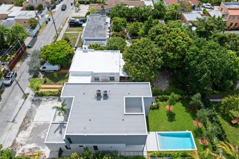 House in Miami, Florida 4 bedrooms, 327.76 sq.m. № 1766384 - photo 6