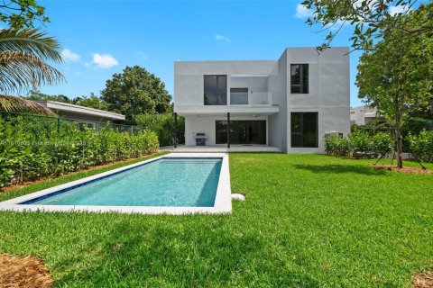 House in Miami, Florida 4 bedrooms, 327.76 sq.m. № 1766384 - photo 2