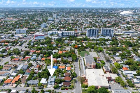 House in Miami, Florida 4 bedrooms, 327.76 sq.m. № 1766384 - photo 3