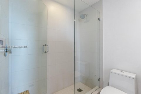 Купить кондоминиум в Майами, Флорида 2 спальни, 87.7м2, № 1984952 - фото 19