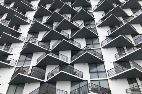 Condo in Doral, Florida, 2 bedrooms  № 2041461 - photo 1