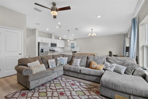 Casa en venta en Seffner, Florida, 4 dormitorios, 158.03 m2 № 2231874 - foto 11