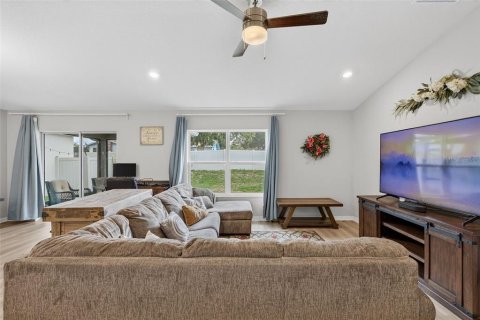 Casa en venta en Seffner, Florida, 4 dormitorios, 158.03 m2 № 2231874 - foto 9