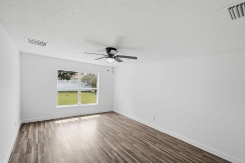 House in Port St. Lucie, Florida 4 bedrooms, 192.31 sq.m. № 2392384 - photo 29