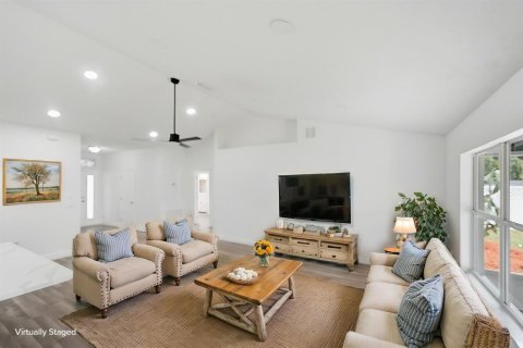 House in Port St. Lucie, Florida 4 bedrooms, 192.31 sq.m. № 2392384 - photo 11