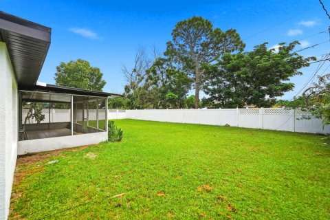 House in Port St. Lucie, Florida 4 bedrooms, 192.31 sq.m. № 2392384 - photo 7